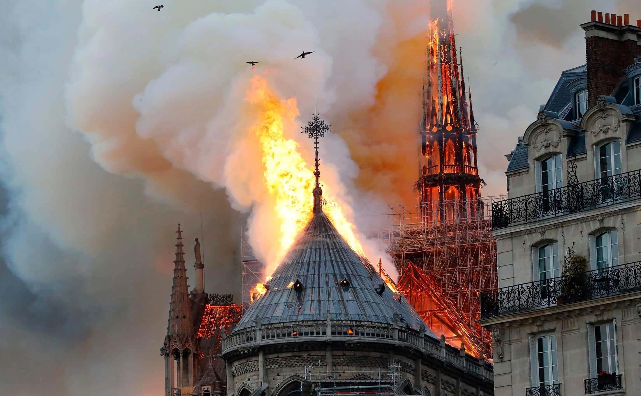 Notre Dame Katedrali Yangın
