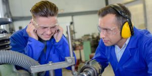 Yuksek Sesin Tehlikeleri